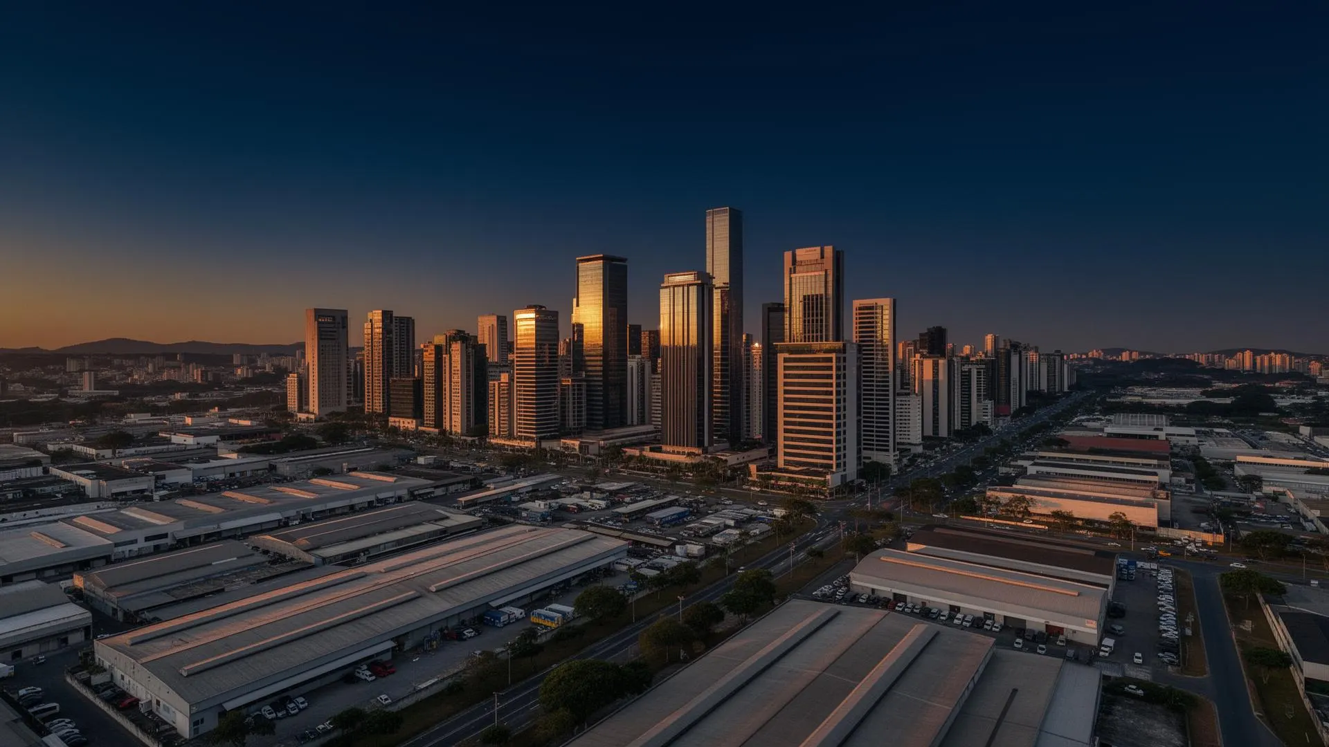 Vista aérea do polo empresarial de Guarulhos ao entardecer
